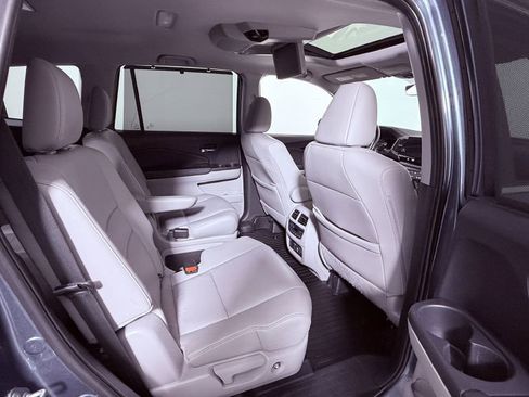 Used 2019 Honda Pilot Touring image 28