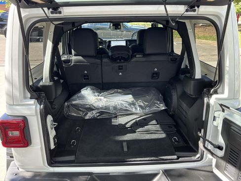 Used 2026 Jeep Wrangler Unlimited Rubicon w/ Safety Group image 32