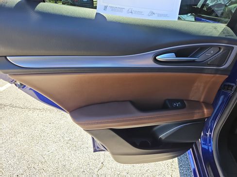 Used 2021 Alfa Romeo Stelvio Ti Sport image 9