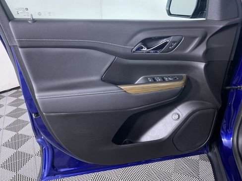 Certified 2023 GMC Acadia SLE w/ Driver Convenience Package AWD/4WD image 21