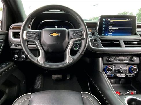 Used 2024 Chevrolet Suburban Premier AWD/4WD image 8