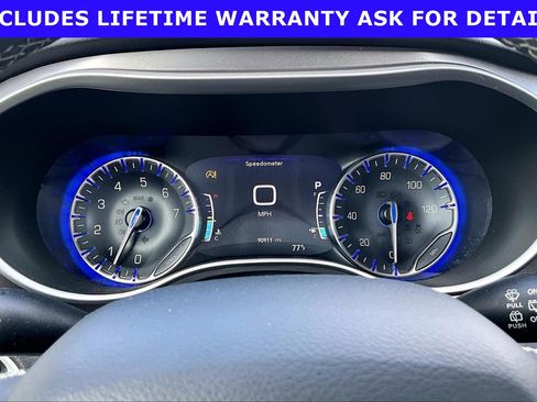Used 2022 Chrysler Pacifica Touring-L FWD image 16