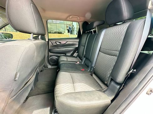 Used 2018 Nissan Rogue SV FWD image 17
