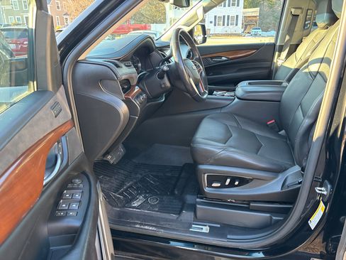 Used 2019 Cadillac Escalade ESV Luxury image 9