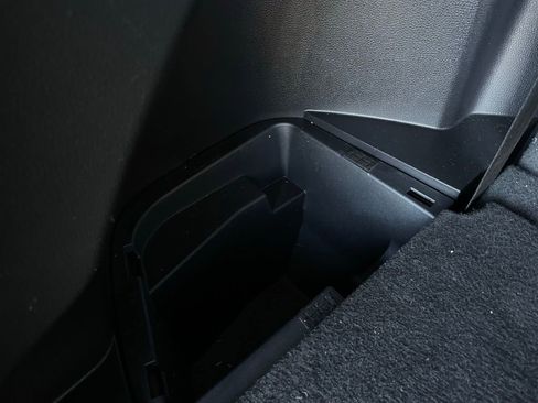 Used 2020 Toyota Highlander XLE image 27