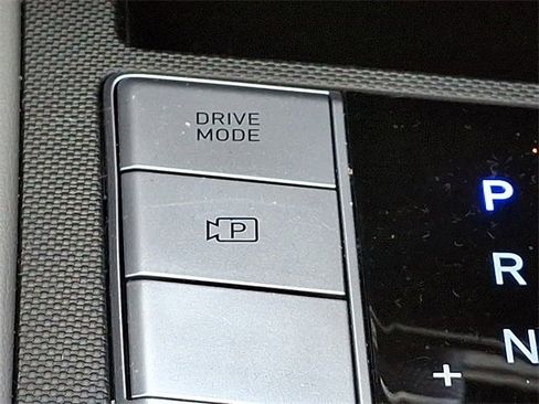 Certified 2025 Hyundai Elantra SE image 23