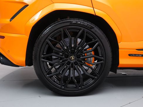 Used 2026 Lamborghini Urus SE AWD/4WD image 39