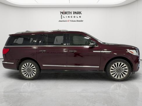 Used 2021 Lincoln Navigator L Reserve w/ Luxury Package AWD/4WD image 4
