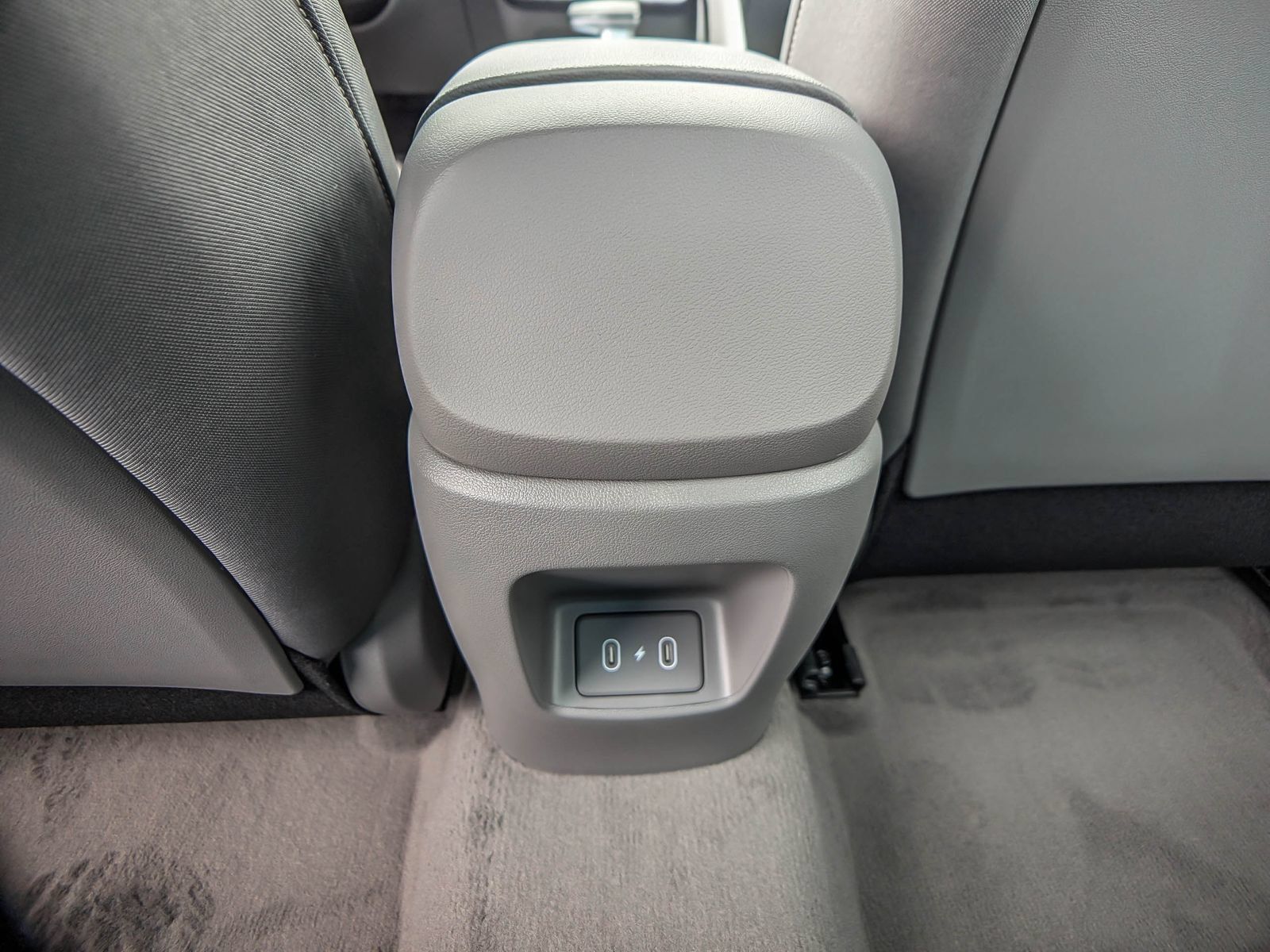 New 2025 Hyundai Elantra SEL FWD image 17