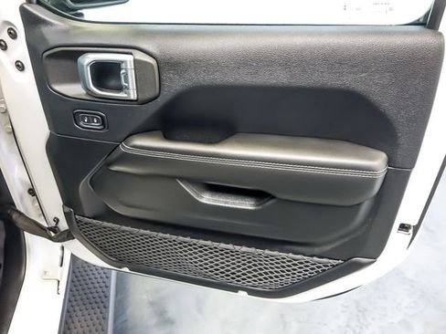 Used 2018 Jeep Wrangler Unlimited Sahara w/ LED Lighting Group AWD/4WD image 30