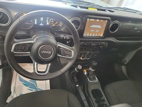 Used 2023 Jeep Wrangler Unlimited Sahara AWD/4WD image 3