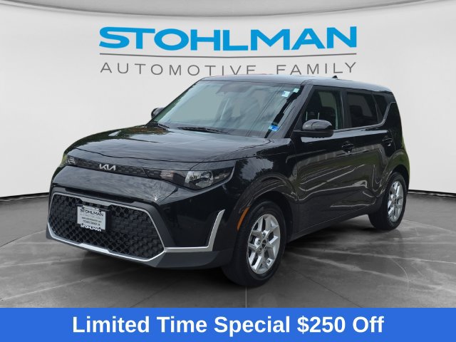 Used 2023 Kia Soul LX w/ LX Technology Package FWD image 1