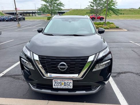 Used 2022 Nissan Rogue SL AWD/4WD image 2