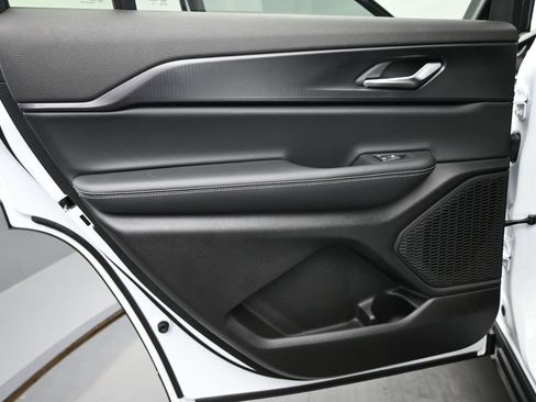 New 2025 Jeep Grand Cherokee L Laredo w/ Luxury Tech Group I image 14