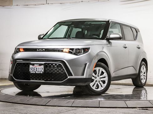 Used 2023 Kia Soul LX FWD image 1