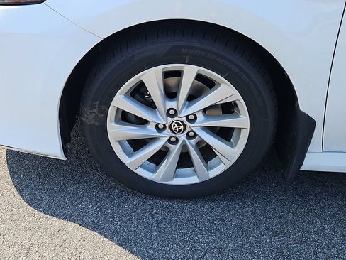 Used 2022 Toyota Camry LE AWD/4WD image 5