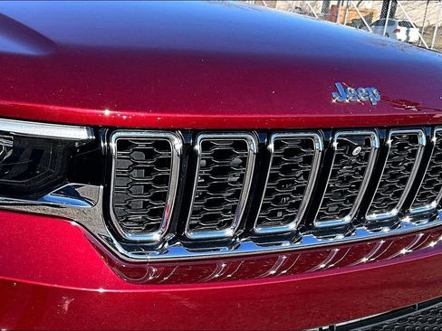 Used 2022 Jeep Grand Cherokee Limited w/ Luxury Tech Group II image 28