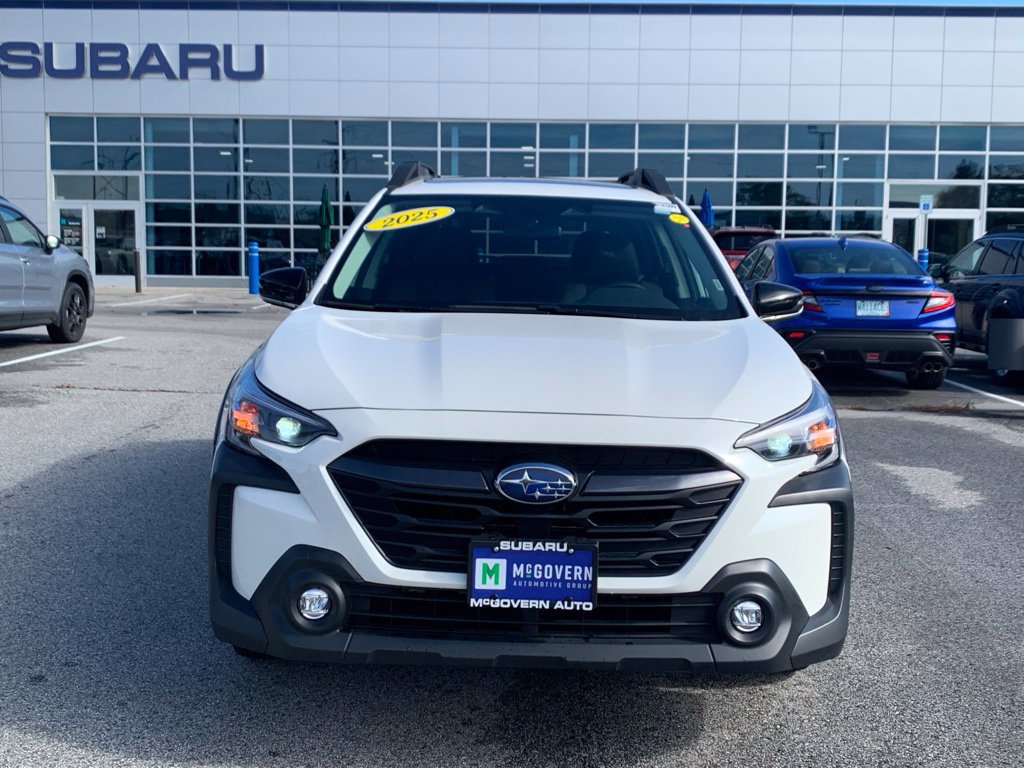 Used 2025 Subaru Outback Premium AWD/4WD image 3