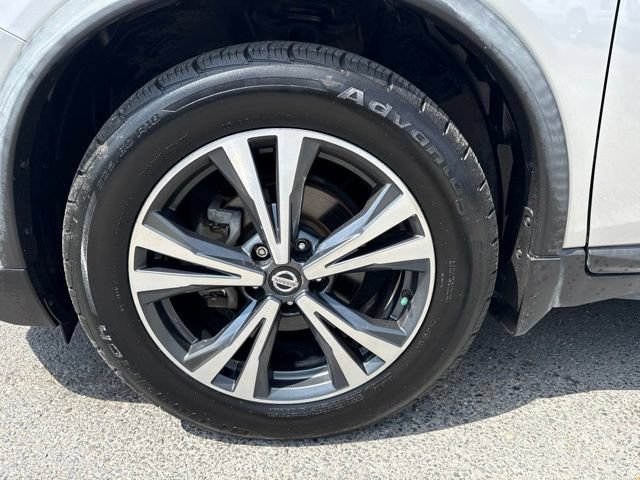 Used 2017 Nissan Rogue SL w/ SL Premium Package FWD image 4
