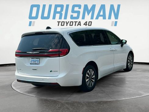 Used 2024 Chrysler Pacifica Limited FWD image 7