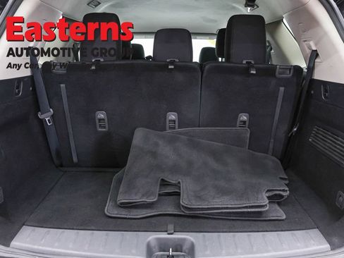 Used 2024 Nissan Pathfinder SV w/ Lighting Package (N92) AWD/4WD image 9