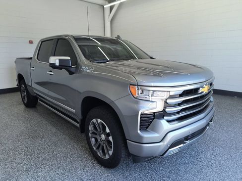 Used 2024 Chevrolet Silverado 1500 High Country w/ Technology Package AWD/4WD image 7
