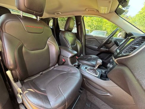Used 2014 Jeep Cherokee Trailhawk w/ Leather Interior Group AWD/4WD image 7