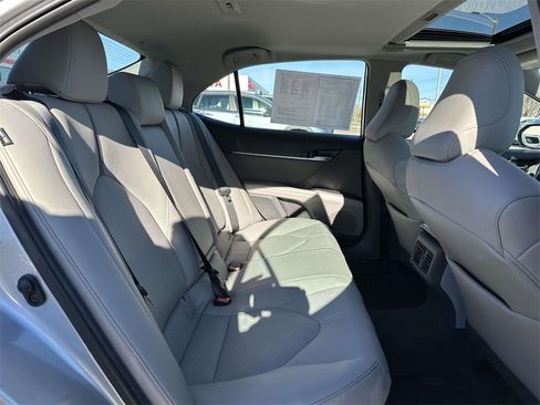 Used 2021 Toyota Camry XLE image 15