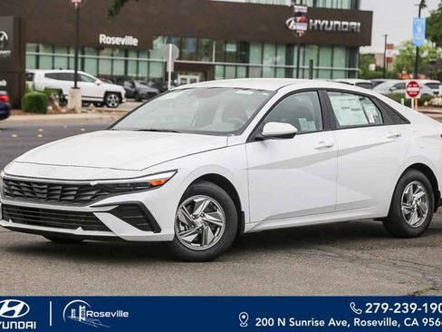 New 2026 Hyundai Elantra SE FWD image 1
