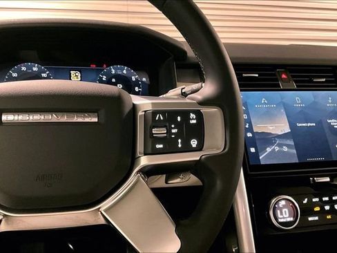 Certified 2025 Land Rover Discovery Dynamic SE AWD/4WD image 21