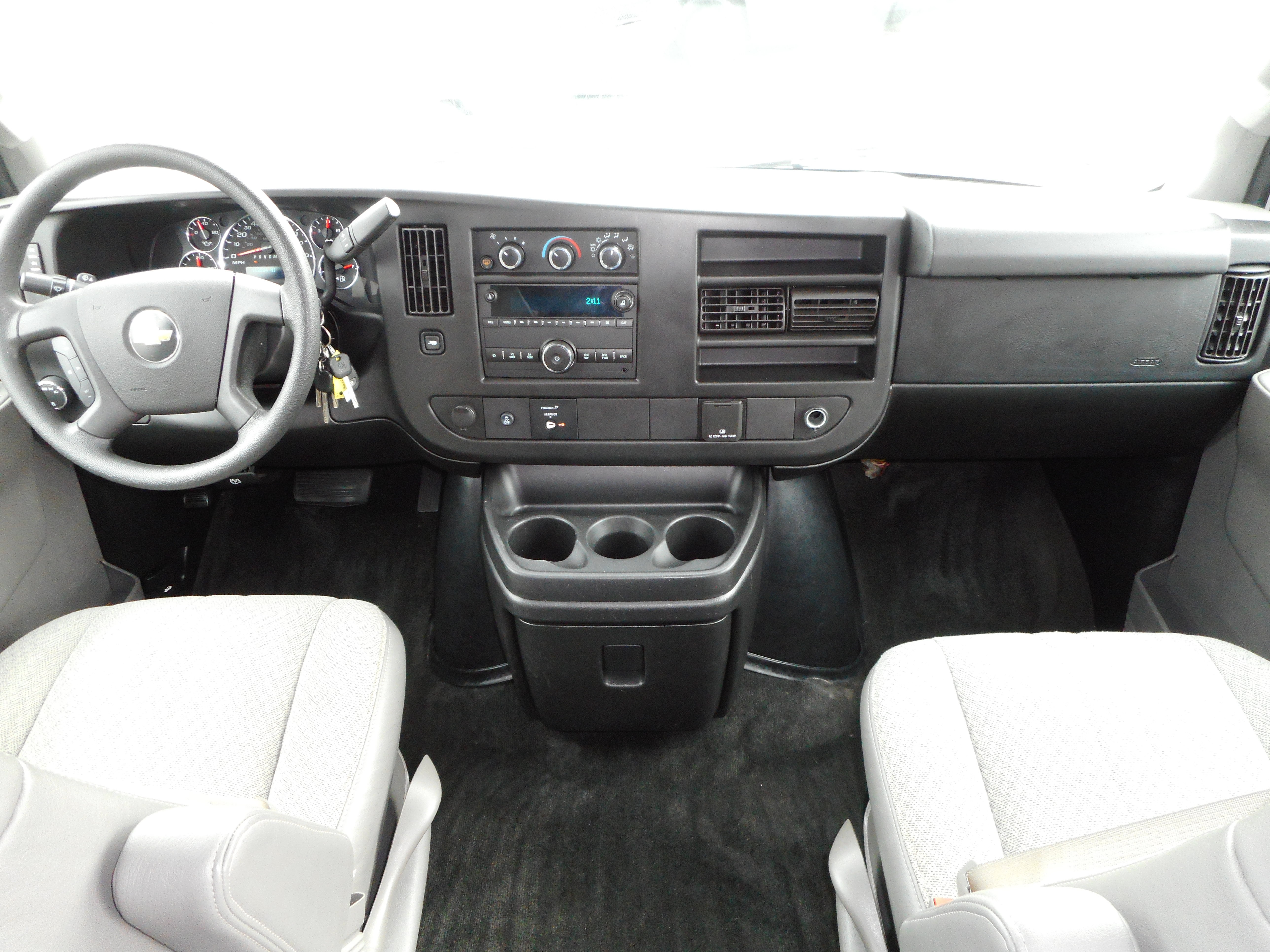 Used 2017 Chevrolet Express 3500 LT w/ LT Preferred Equipment Group RWD image 23