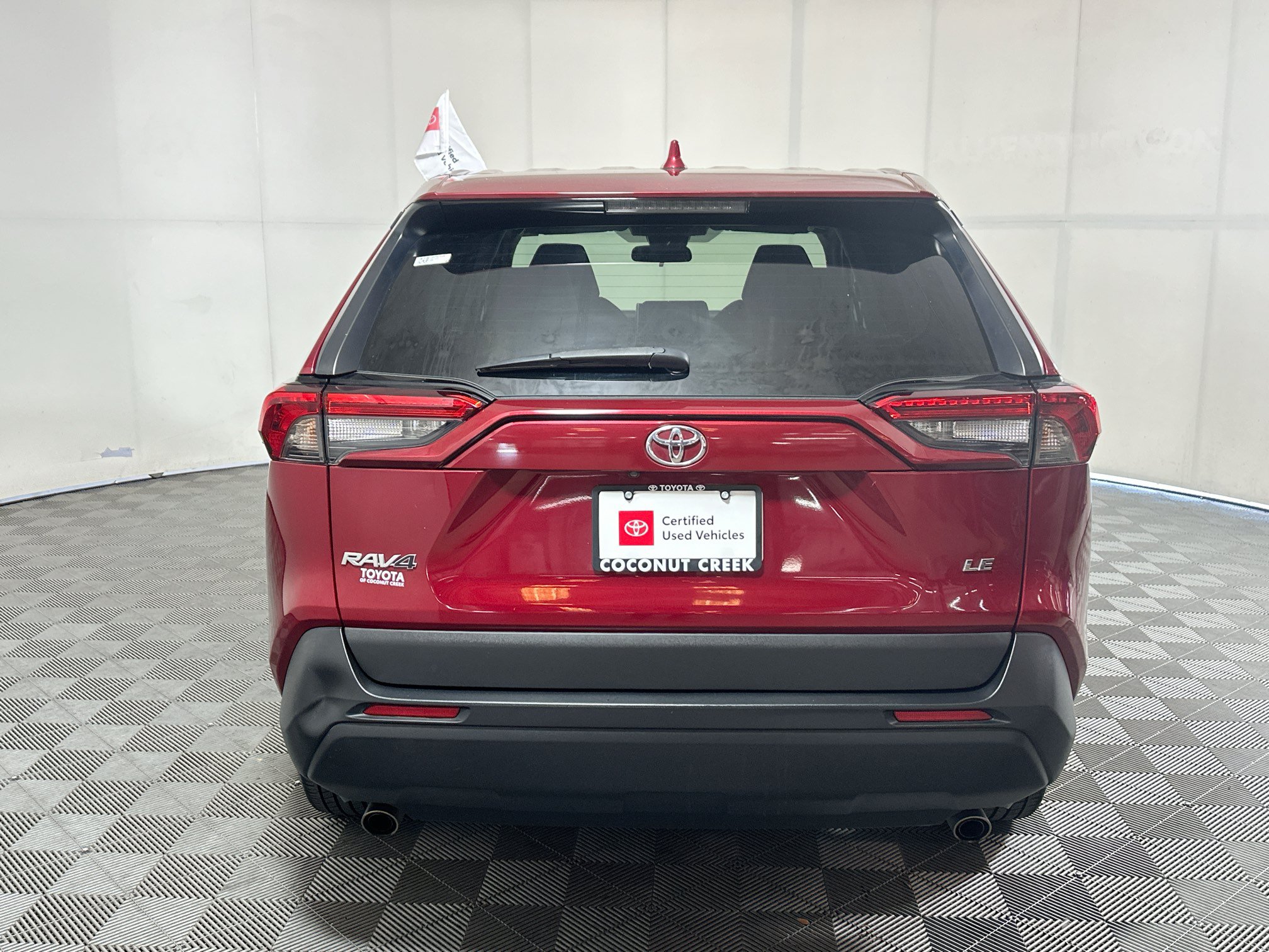 Used 2023 Toyota RAV4 LE FWD image 4