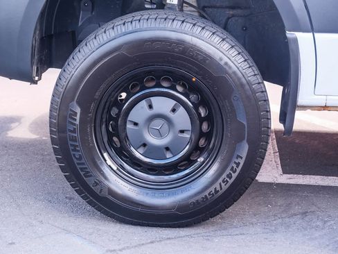 Used 2024 Mercedes-Benz Sprinter 2500 image 10