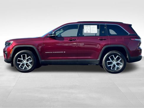 Used 2025 Jeep Grand Cherokee Limited AWD/4WD image 4