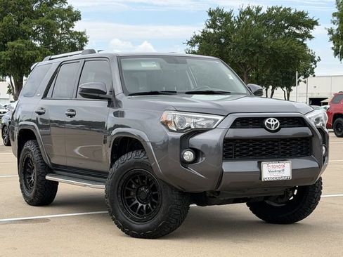 Used 2019 Toyota 4Runner SR5 RWD image 2