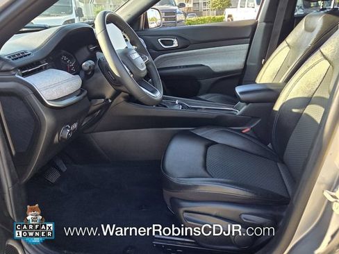 Used 2024 Jeep Compass Latitude AWD/4WD image 5