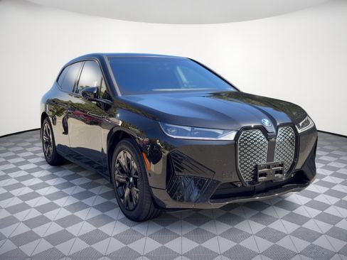 Used 2024 BMW iX xDrive50 w/ Sport Package AWD/4WD image 7