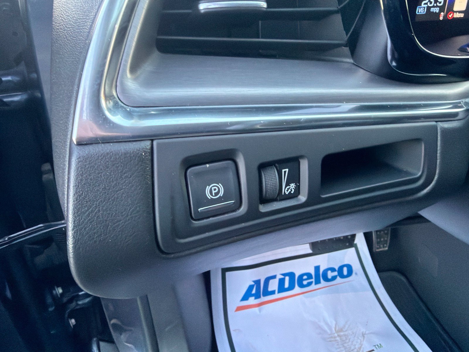 Used 2019 Cadillac XT5 Premium Luxury FWD image 17