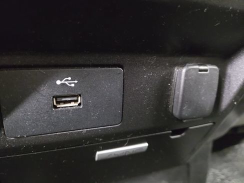 Used 2018 Ford F150 XLT RWD image 25