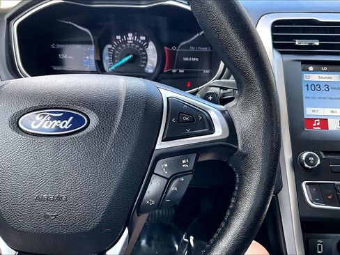 Used 2018 Ford Fusion SE w/ Fusion SE Technology Package FWD image 25