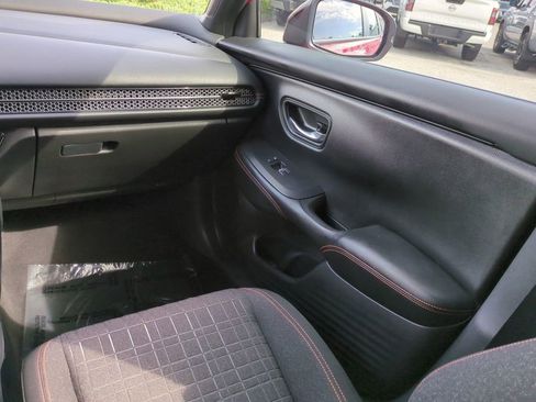 Used 2024 Honda HR-V Sport image 17