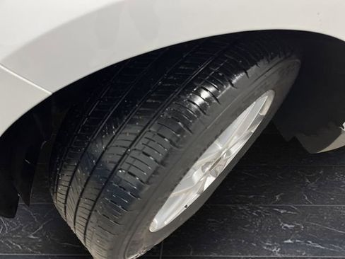 Used 2024 Ford Edge SEL image 33