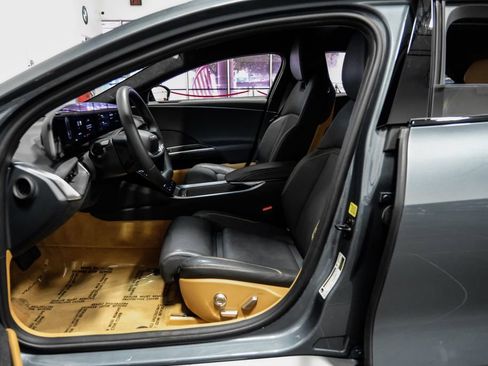 Used 2024 Lucid Air Touring image 4