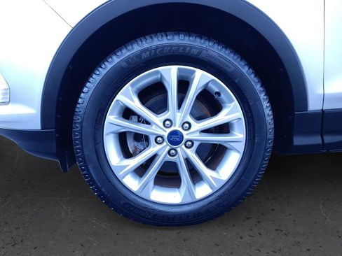 Used 2017 Ford Escape SE w/ Equipment Group 201A image 9