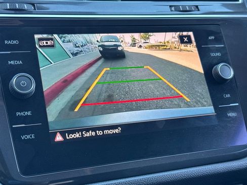 Used 2021 Volkswagen Tiguan SE image 20