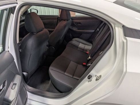 Used 2025 Nissan Sentra SV image 9