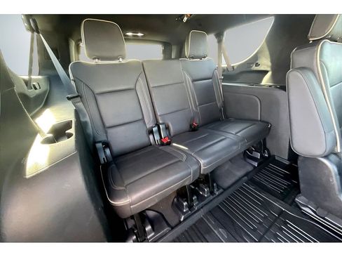 Used 2023 GMC Yukon XL SLT w/ SLT Luxury Package AWD/4WD image 26