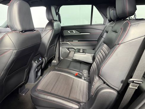 Used 2025 Ford Explorer ST-Line w/ ST-Line Street Pack image 25