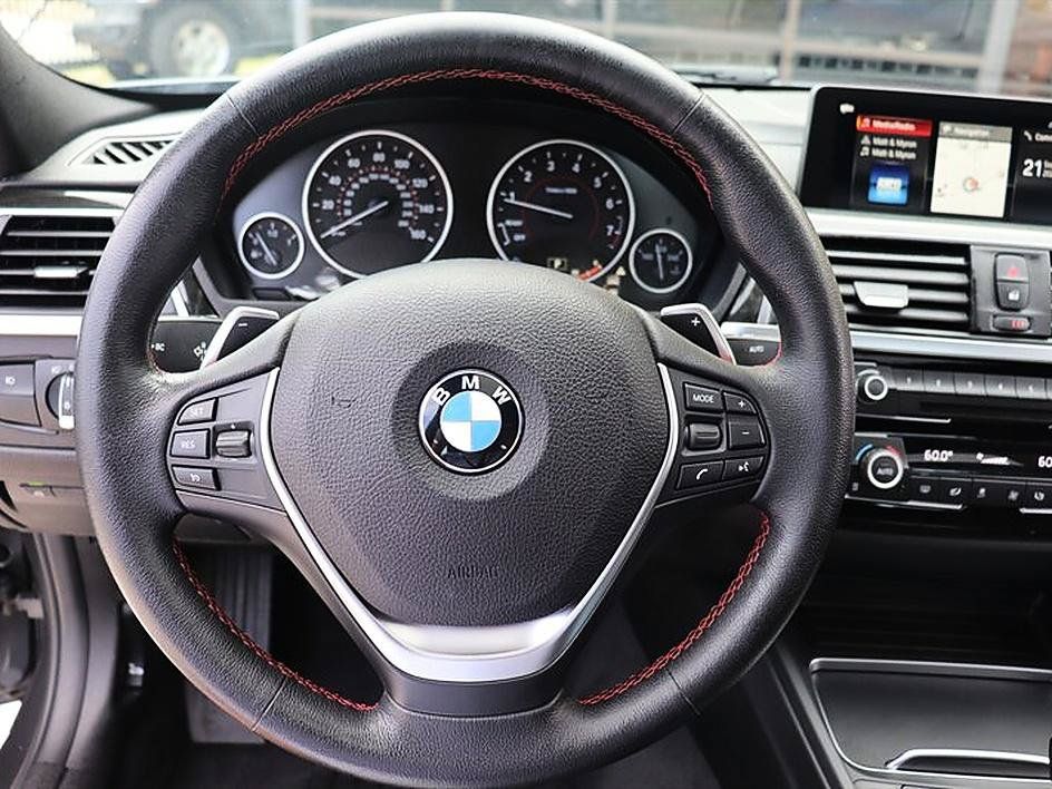 Used 2018 BMW 330i xDrive Sedan AWD/4WD image 32