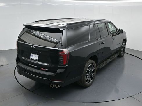 Used 2025 Chevrolet Suburban RST image 34